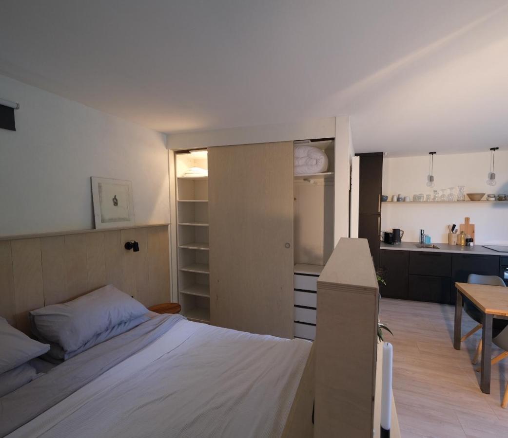 Bed & Breakfast Behind The Tree Hoofddorp